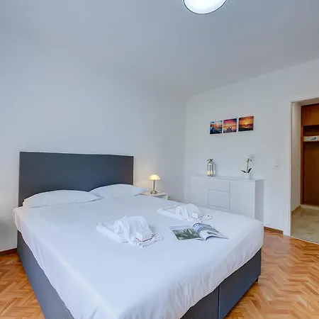 Lido - Happy * ロカルノ