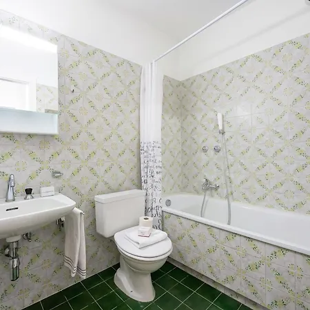 Apartment Lido Apartment Locarno With Balcony And Parking - Happy Rentals *