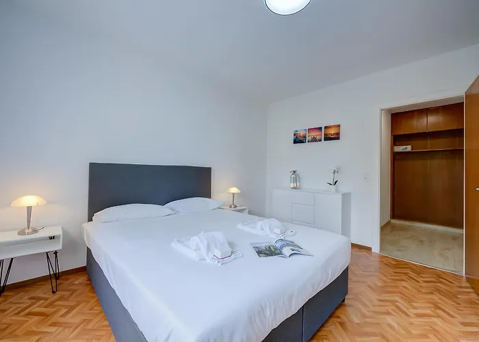 Lido - Happy * Locarno